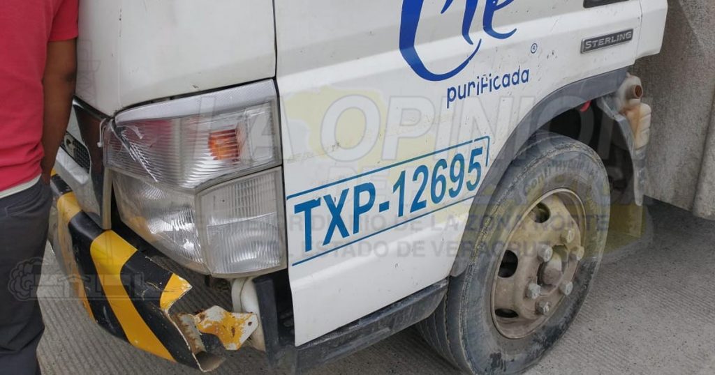 Se estrellan con un camión