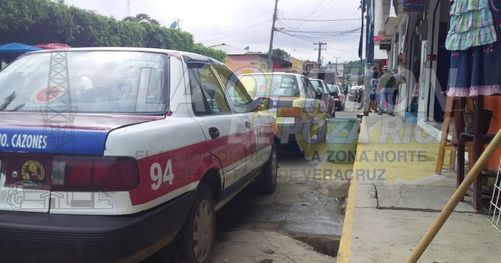 Otra vez reducen al 50% número de pasajeros en taxis, por nuevo decreto estatal