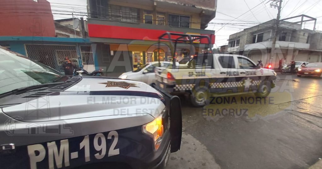 Con violencia asaltan otro oxxo en Poza Rica