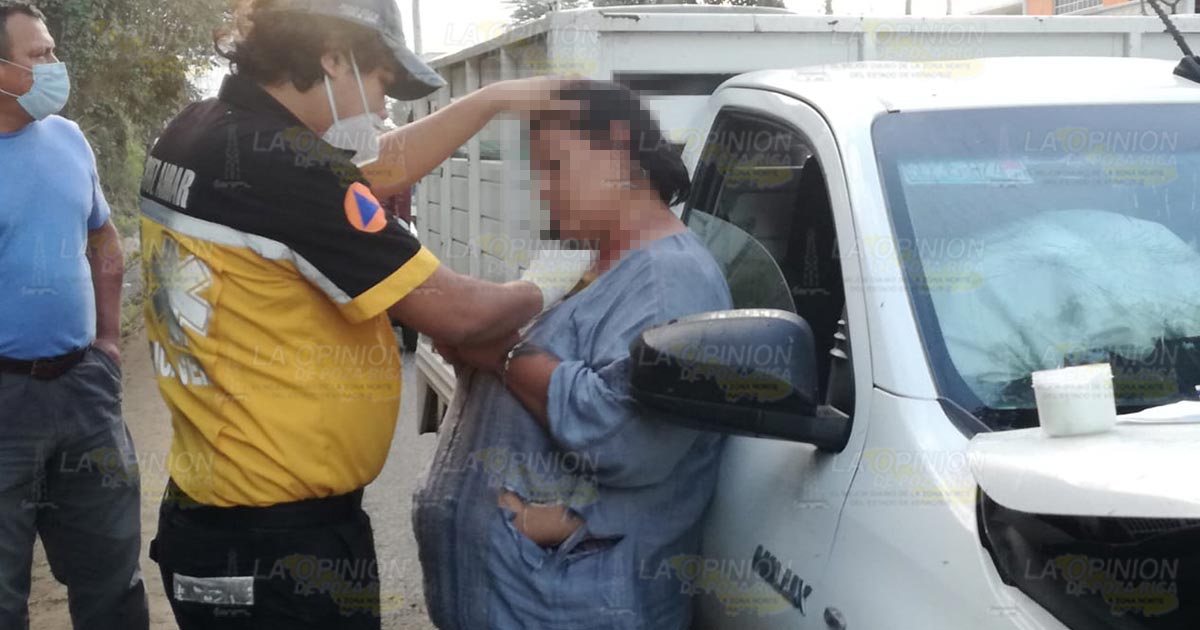 Por invadir carril chocó