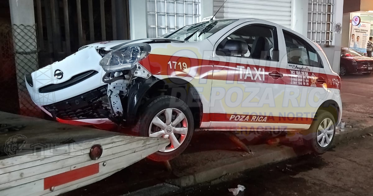 Taxista de estampa contra una vivienda en Poza Rica