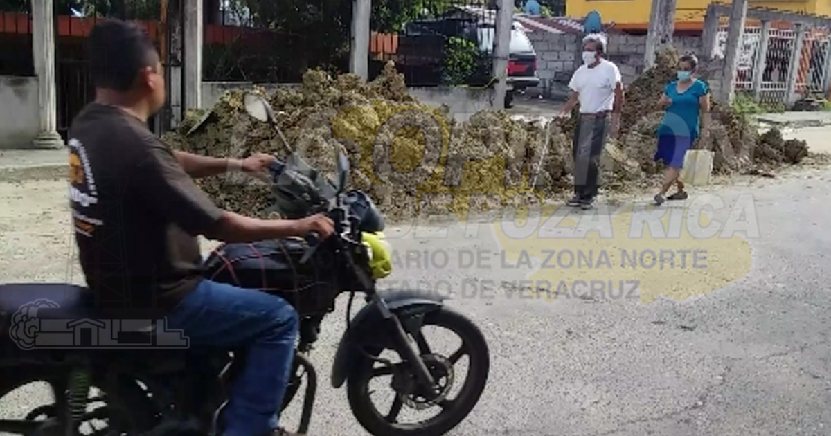 Denuncia familia que CAEV Coatzintla les causó daños al reparar una fuga