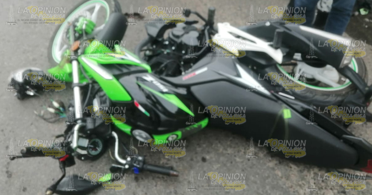 Choca moto contra taxi; 1 lesionado