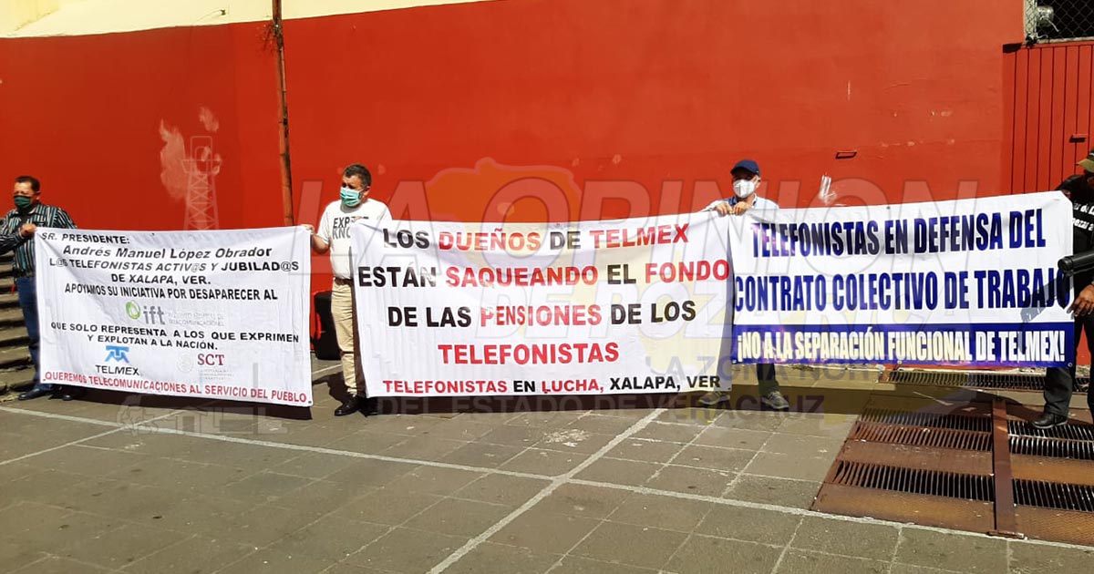 Acusan desmantelamiento de Teléfonos de México