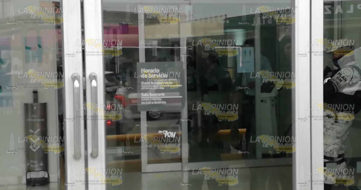 Atracan a cuentahabiente al interior de sucursal bancaria