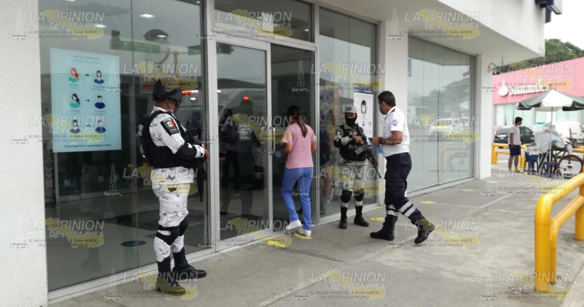 Atracan a cuentahabiente al interior de sucursal bancaria