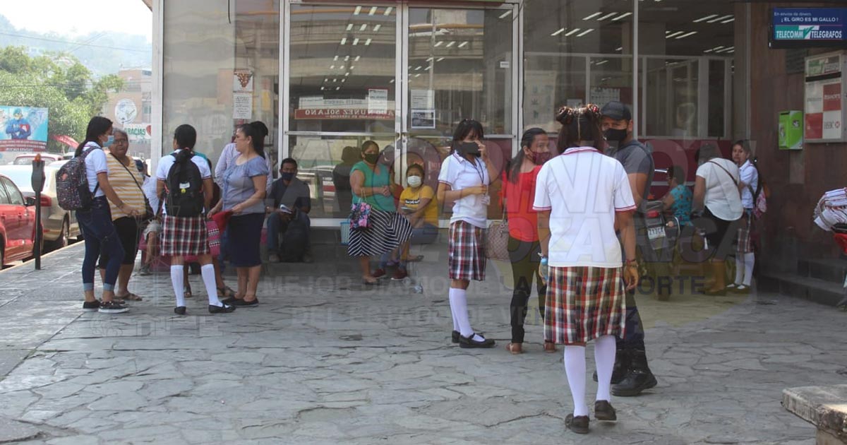 Becas para alumnos de la comunidad más alejada de Tihuatlán