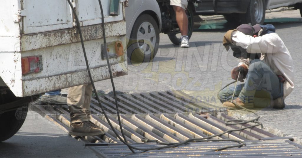 Caos vehicular frente a Tránsito