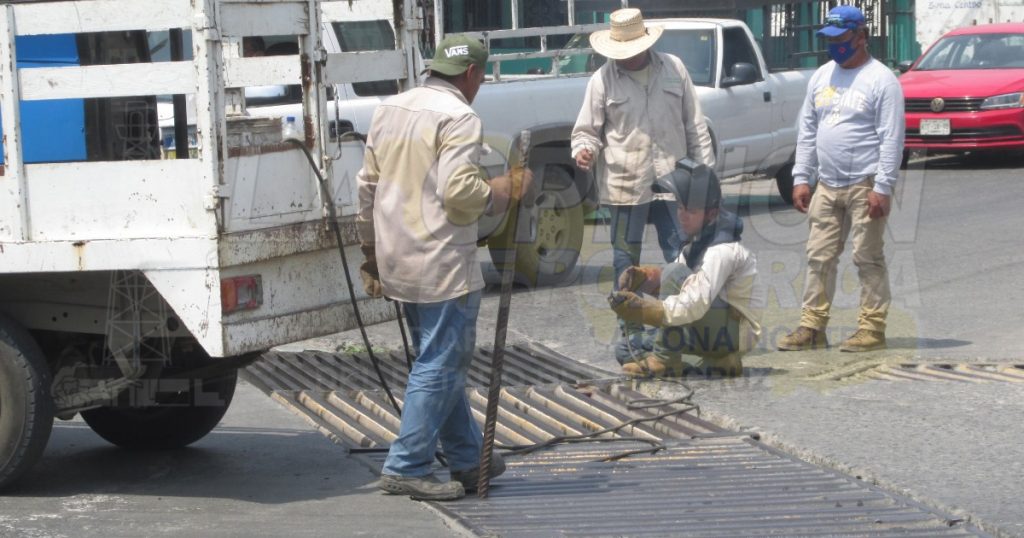 Caos vehicular frente a Tránsito