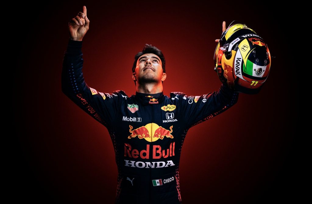 Hamilton se adueña de la F1; Checo llega en quinto