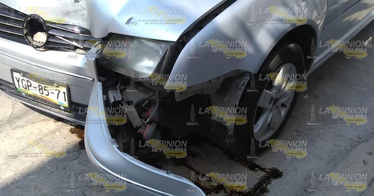 Chocan y abandonan vehículo en pleno centro de la ciudad