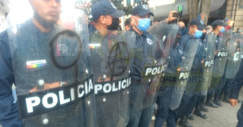 Conatos de bronca, insultos, y pintas, el saldo de la protesta feminista en Xalapa