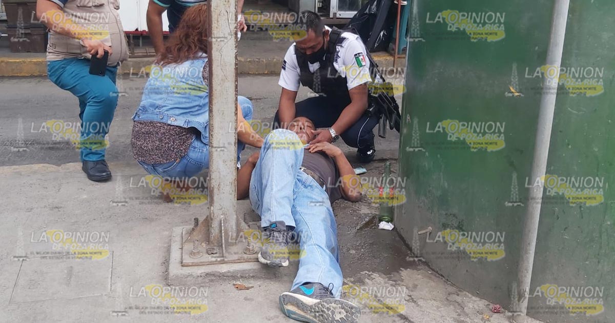 Ebrio cae y convulsiona en la zona centro de Poza Rica
