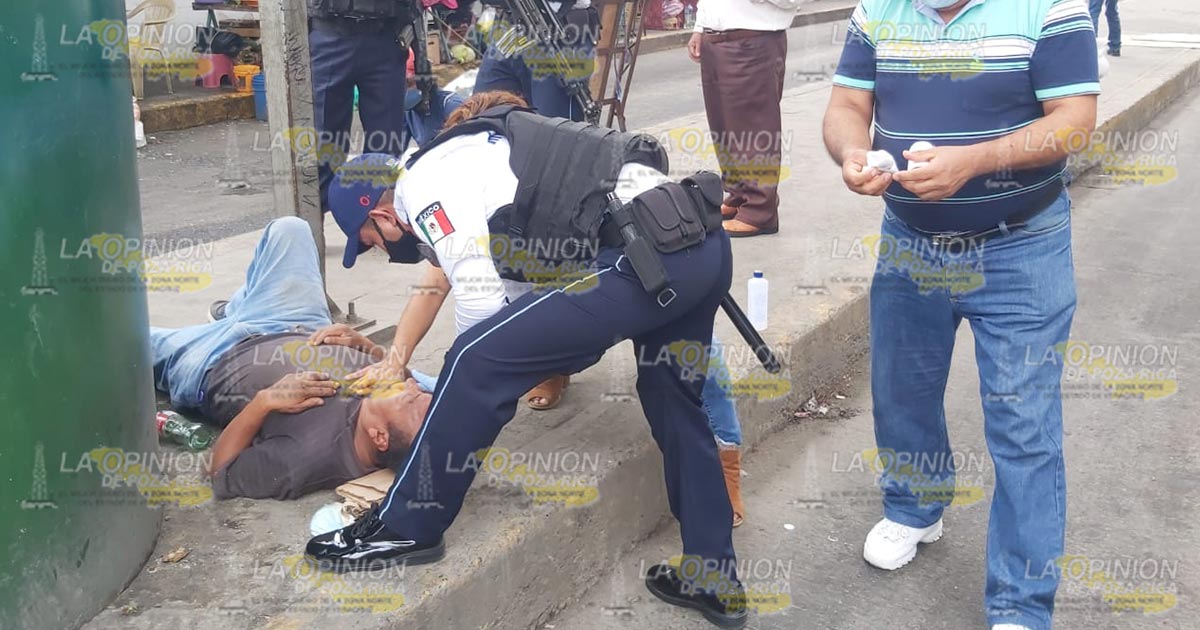 Ebrio cae y convulsiona en la zona centro de Poza Rica