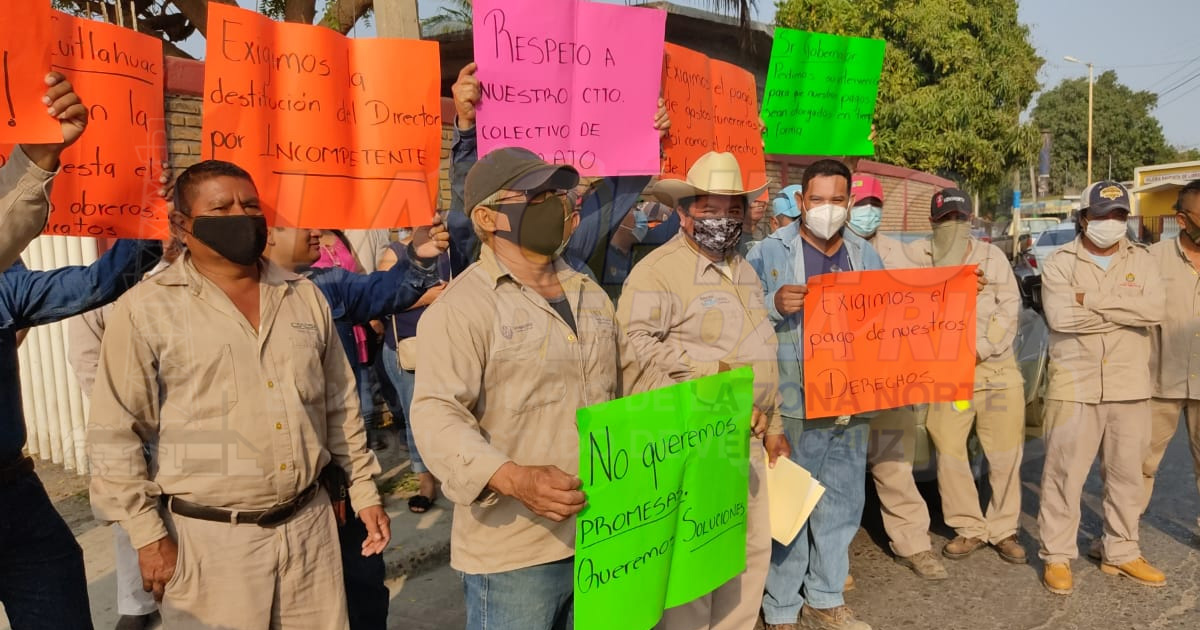 Manifestación de brazos caídos contra CAEV en Pánuco