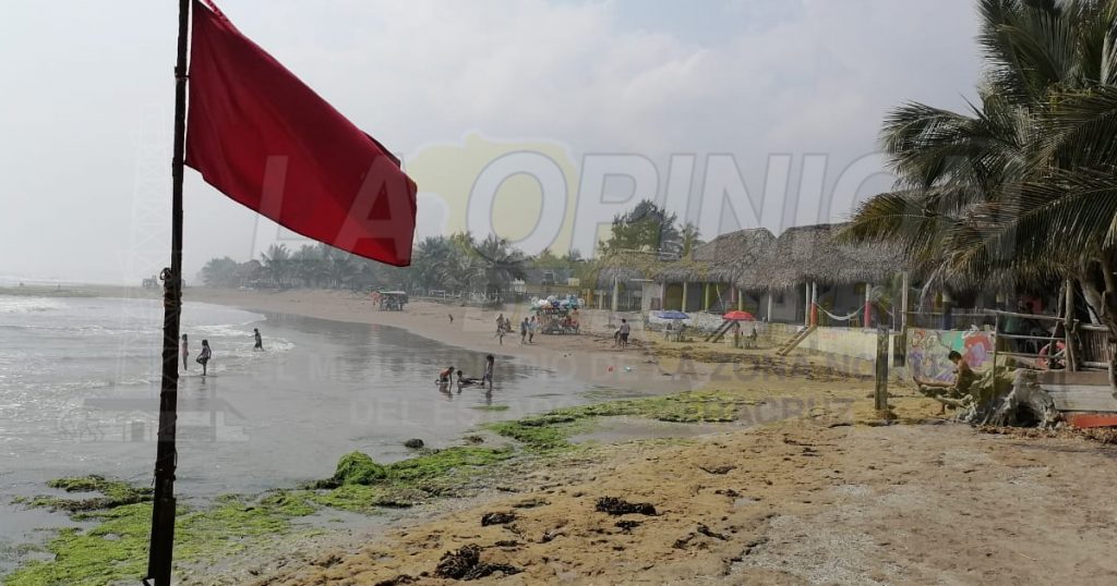 Barra de Cazones pierde un 40 por ciento de playa desde las marejadas de hace un año