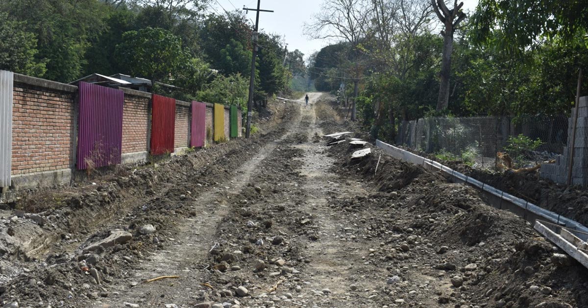 Más obras en comunidades de Tihuatlán