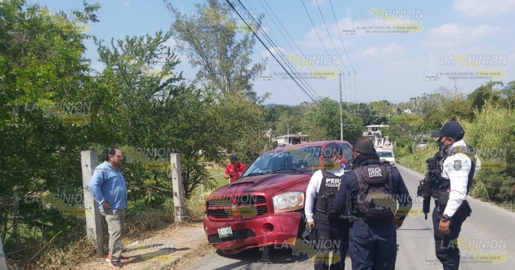 Se le atravesó un poste