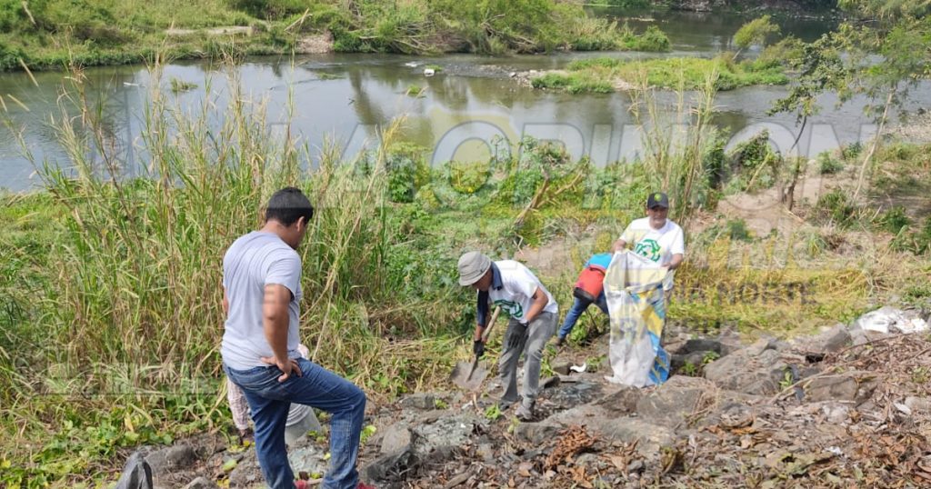 Recolectan más de una tonelada de basura
