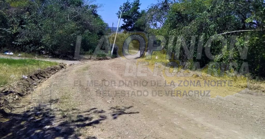 Rehabilitan el camino a Soledad Chiquita en Naranjos