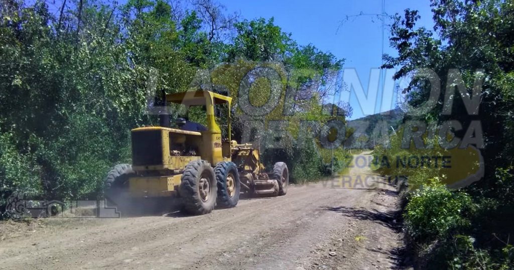 Rehabilitan el camino a Soledad Chiquita en Naranjos