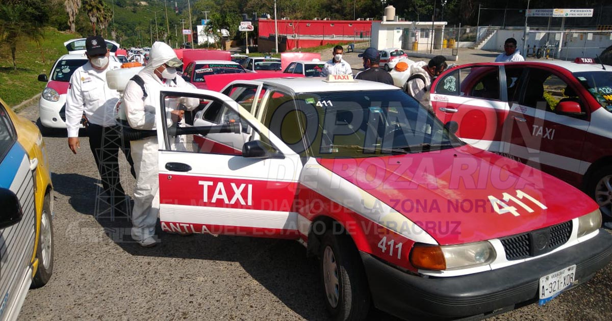 Sanitizan unidades de transporte público