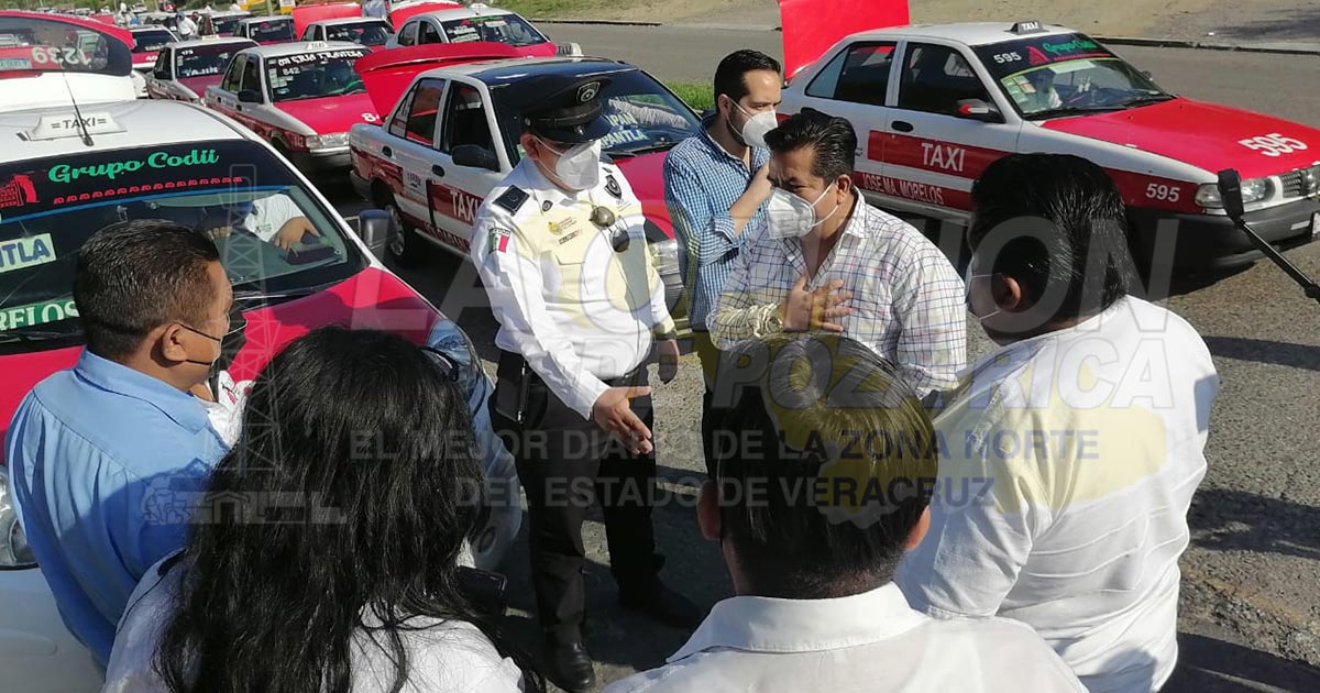 Sanitizan unidades de transporte público