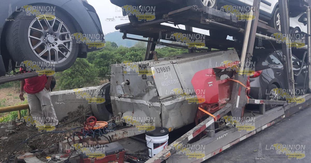 Se desprende remolque con automóviles en Rancho el 14