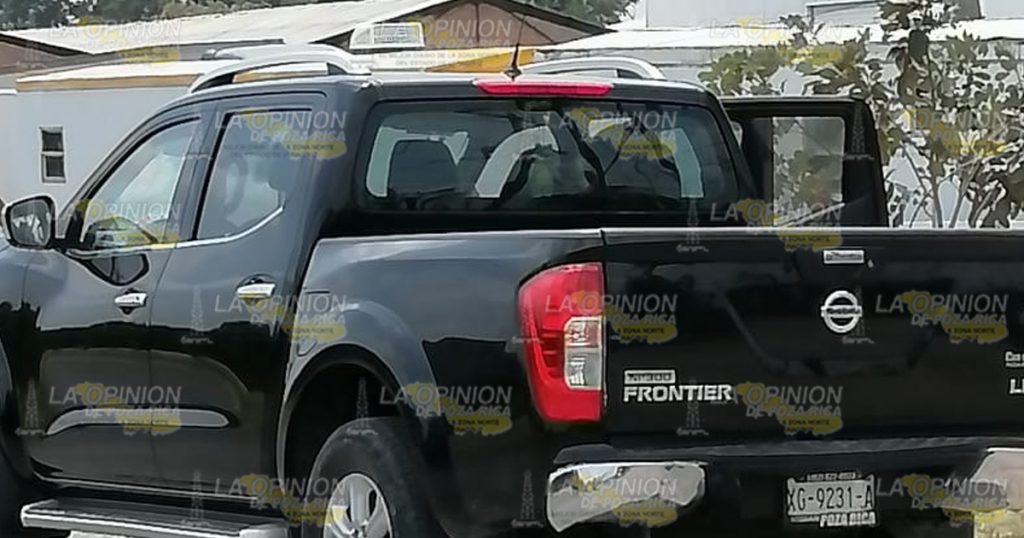 Taxi choca por alcance contra camioneta