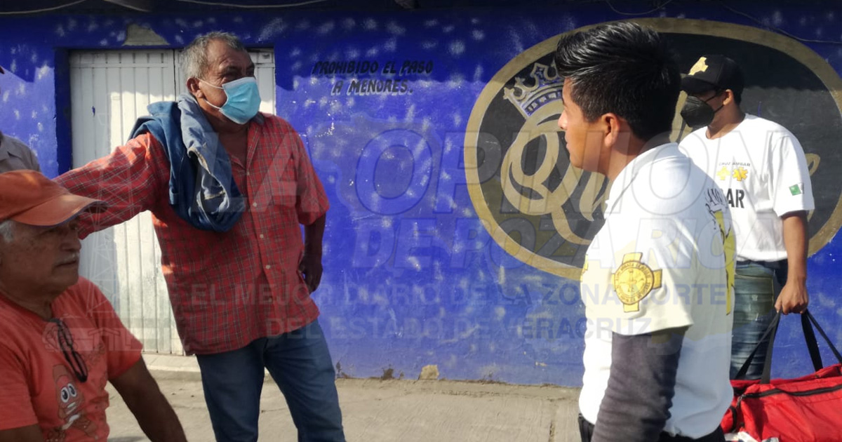 Esquiva camioneta y derrapa