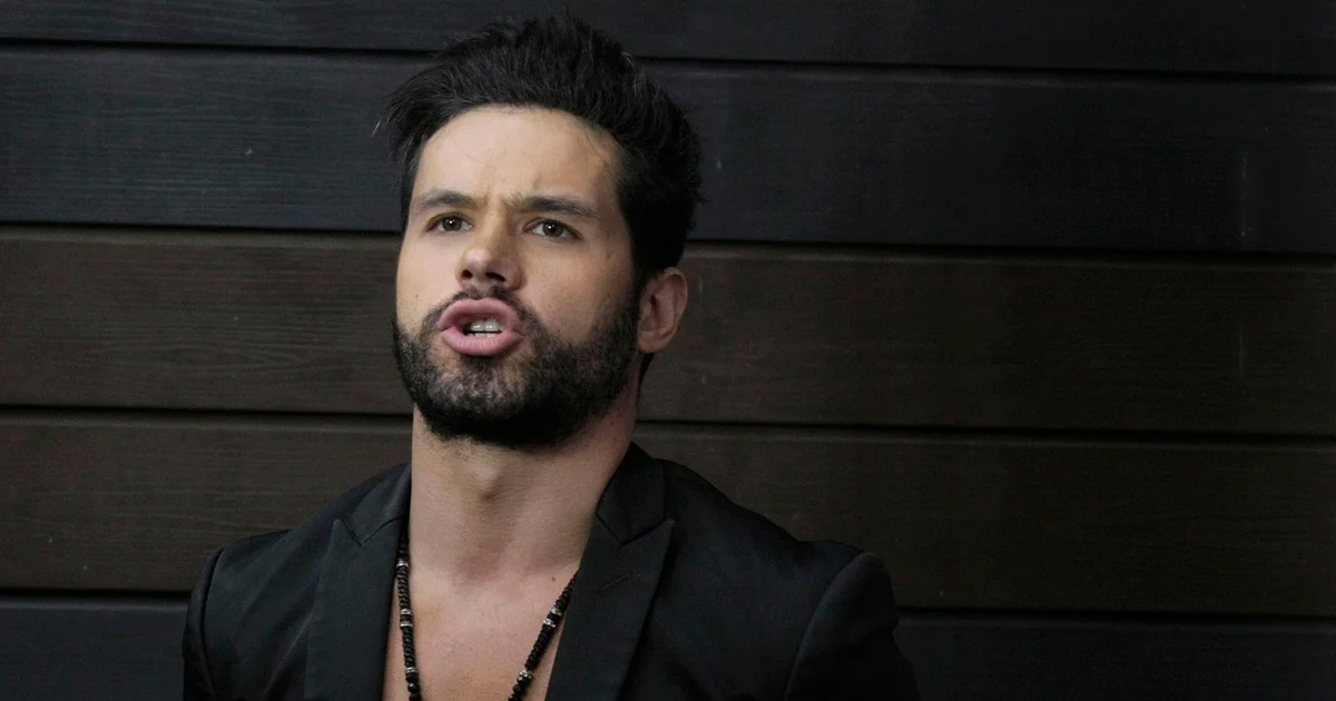 Eleazar Gómez se disculpa públicamente con todas las mujeres