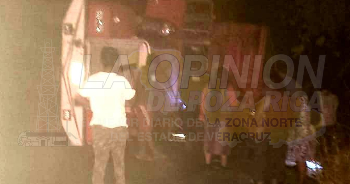 Vuelva camión naranjero en Piedras Clavadas