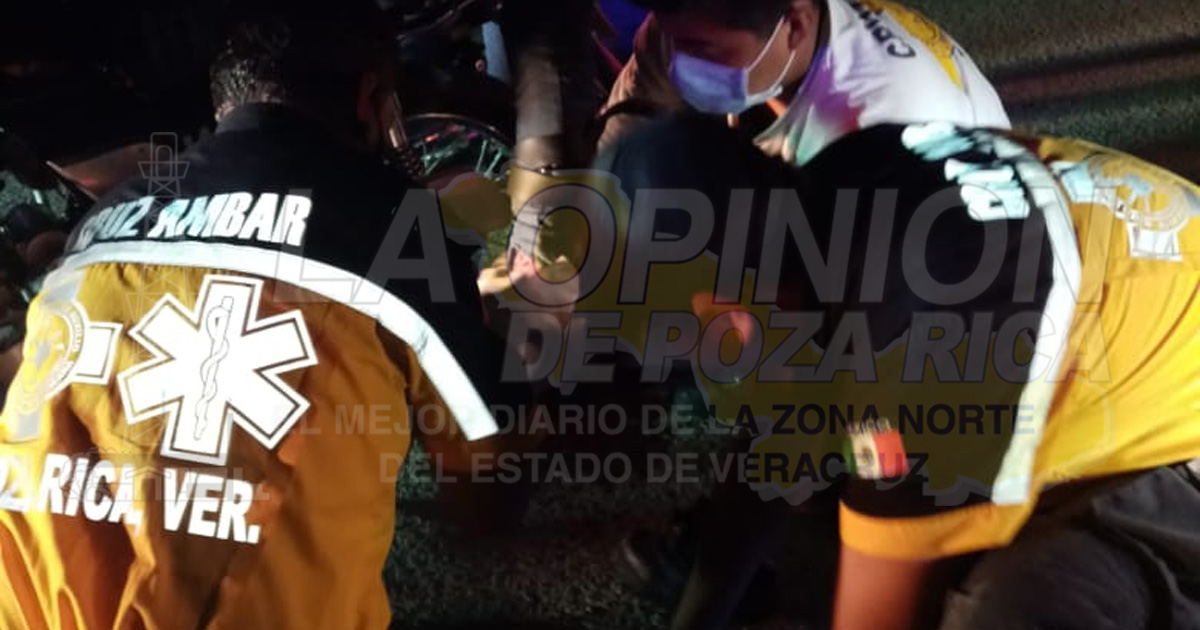 ¡Herida al caer de la moto!