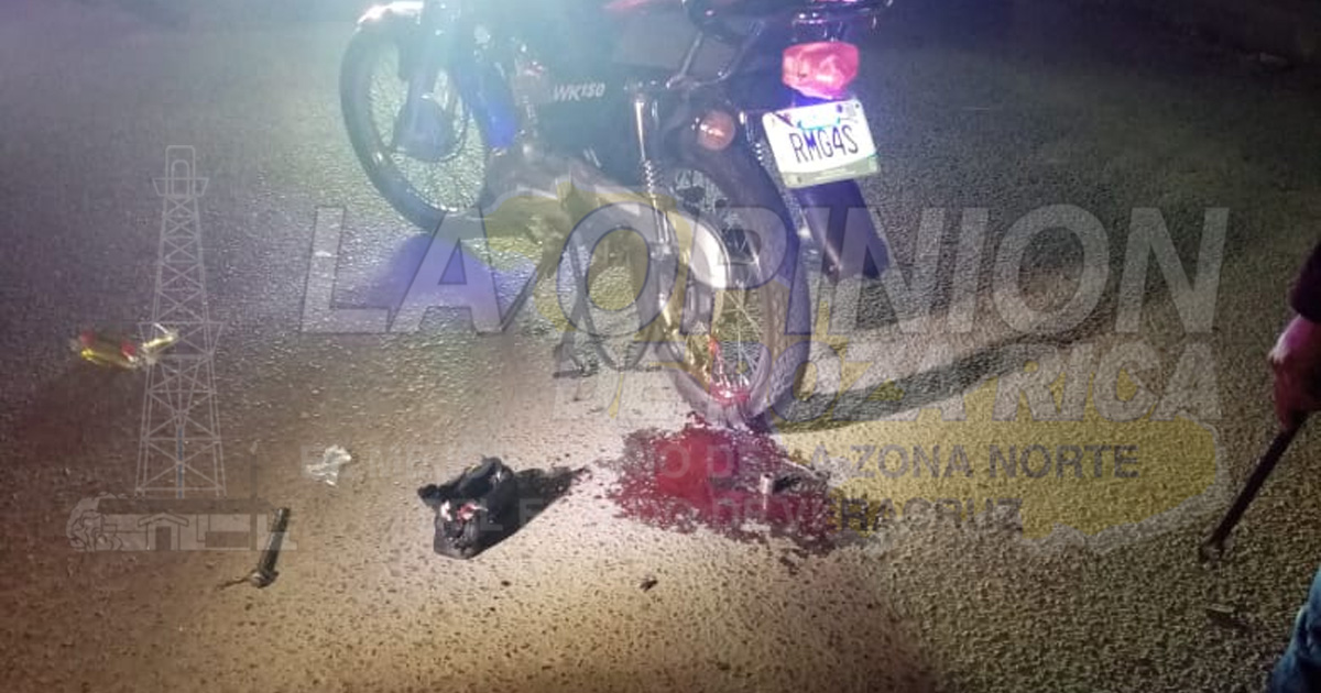¡Herida al caer de la moto!