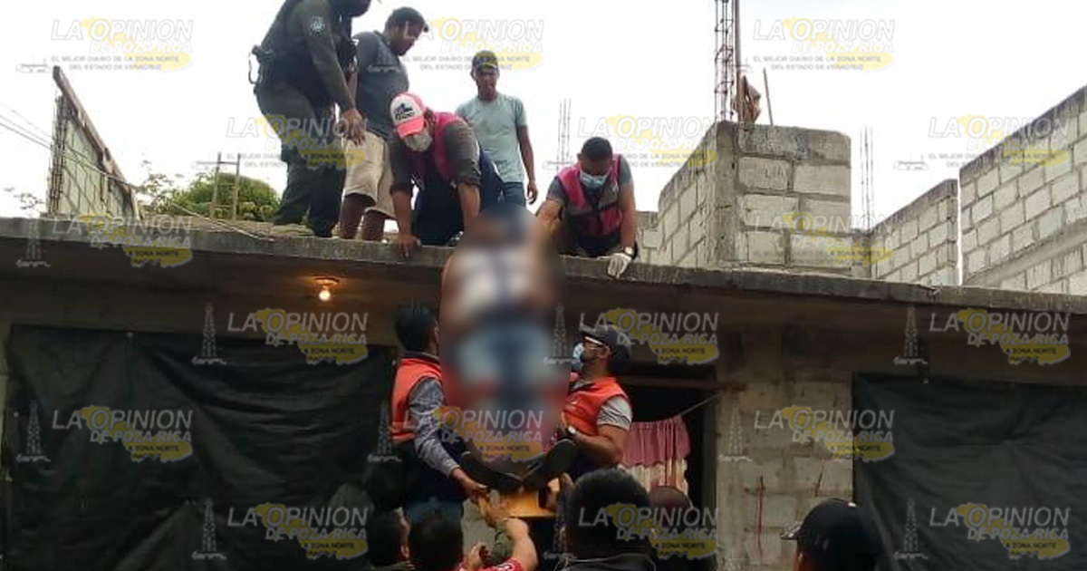 Albañil cae de una obra en construcción