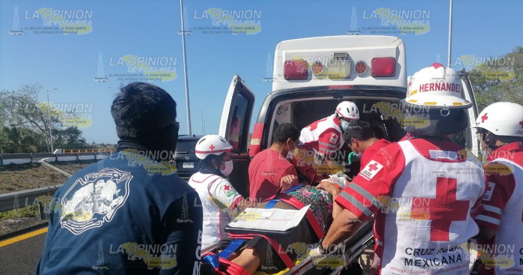 Autobús de Trasportes TRV colisiona a camioneta