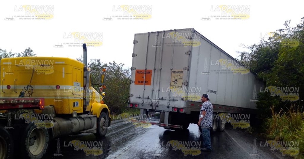Aparatoso accidente entre tres unidades
