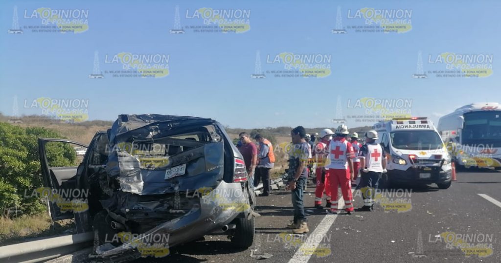 Autobús de Trasportes TRV colisiona a camioneta