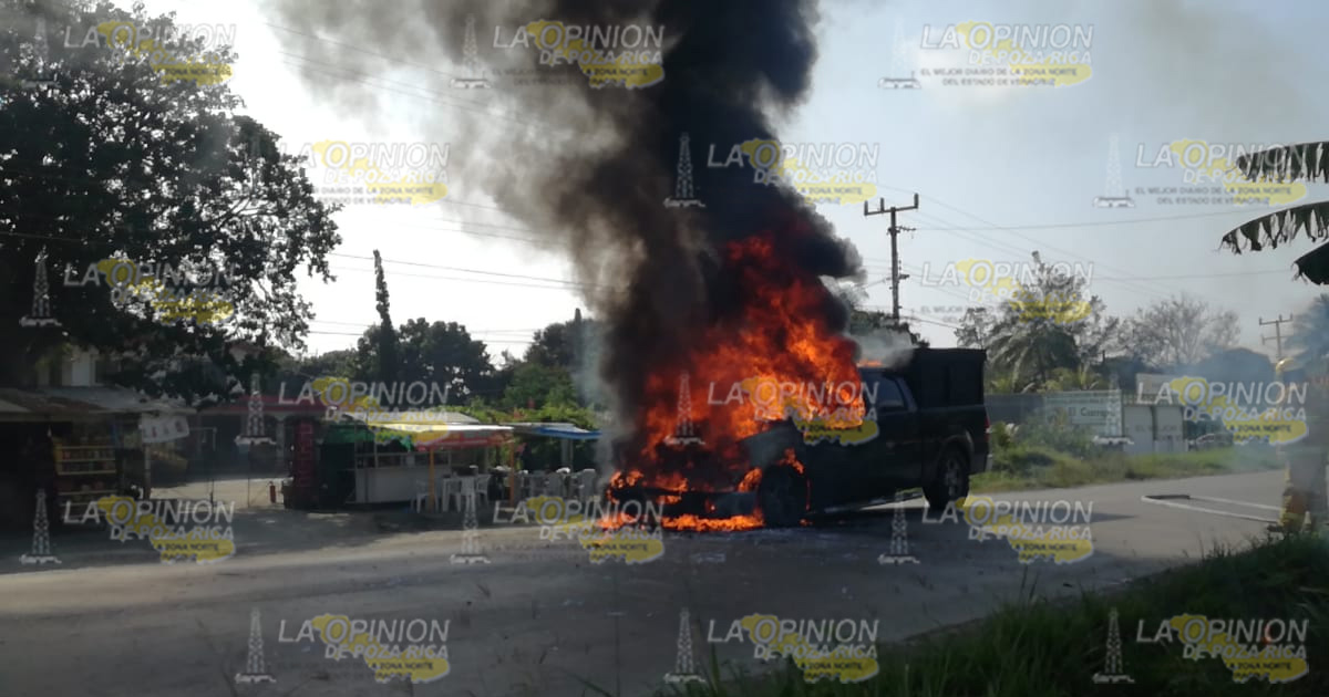 Arde una camioneta cargada con pescado