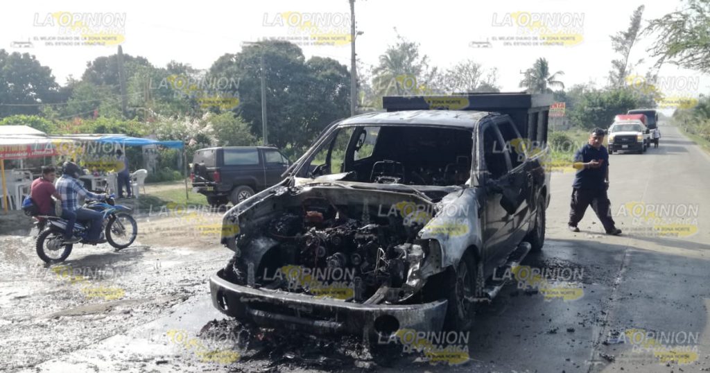 Arde una camioneta cargada con pescado