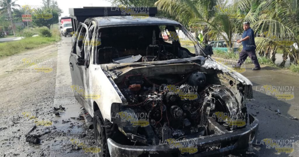 Arde una camioneta cargada con pescado
