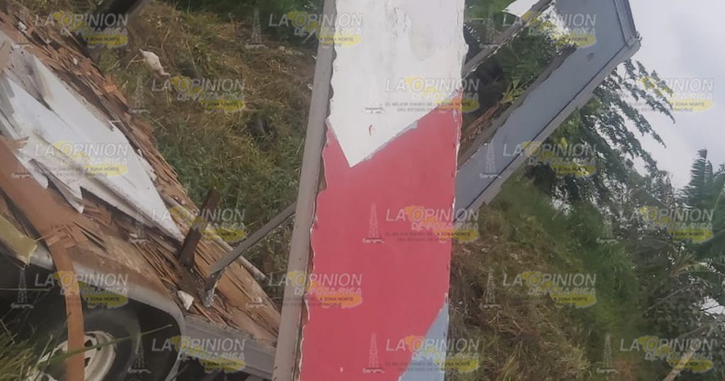 (+ Video) Arrestan a pareja por desvalijar un remolque en Poza Rica