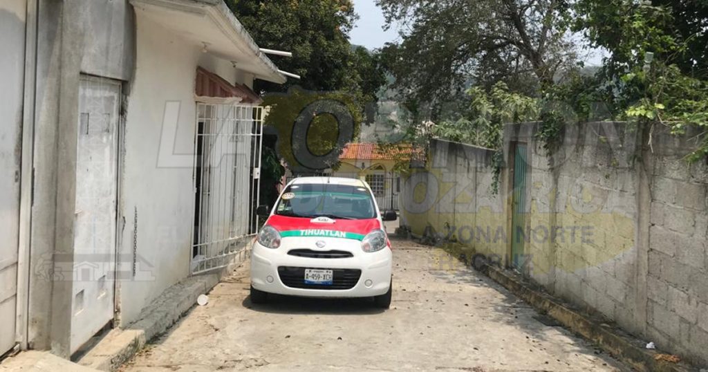 Bloquean callejones en zona centro de Tihuatlán