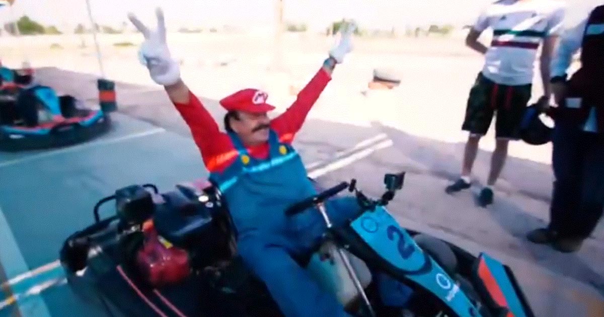 Candidato de Morena Armando Guadiana se disfraza de Mario Bros