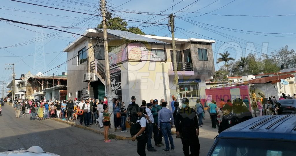 Caótico inicio de vacunación