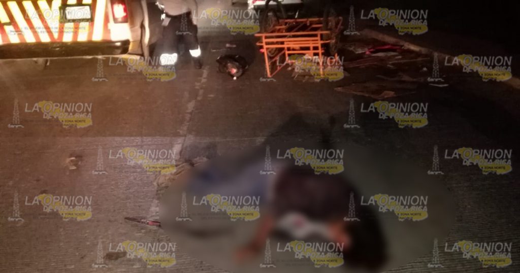 Grave al ser embestido por un taxi