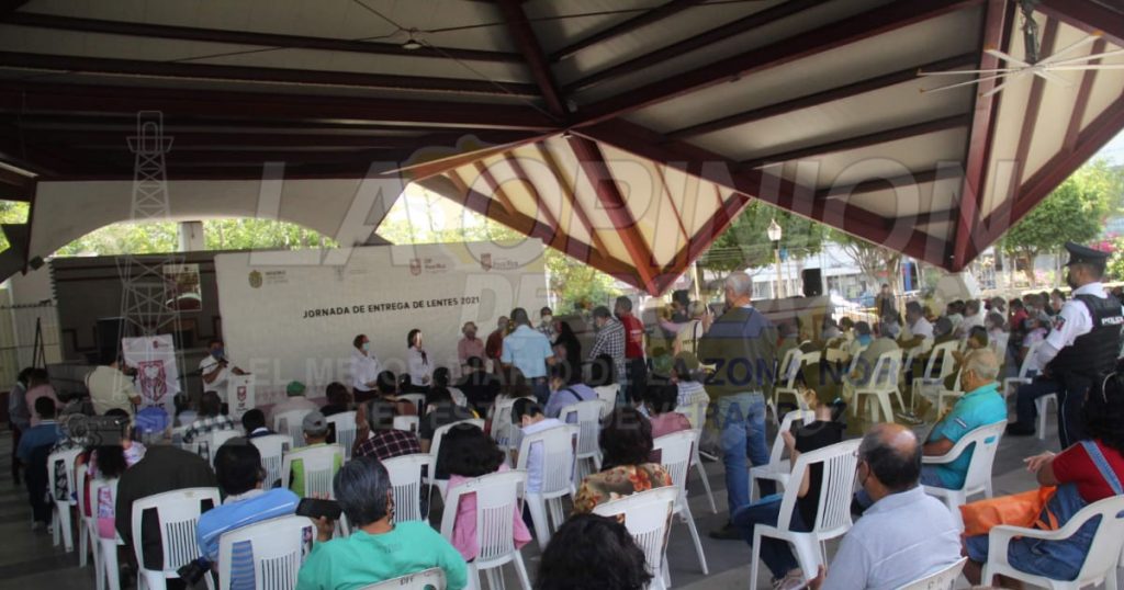 Entrega masiva de lentes graduados