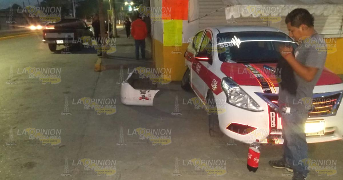 Intentó dar vuelta en U y provoca accidente