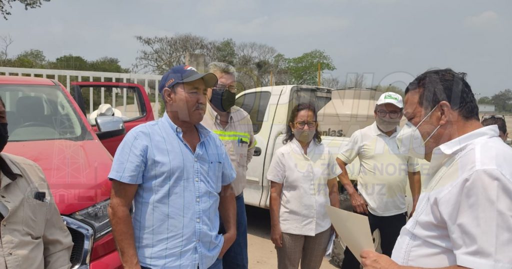 (+ Video) Productores de caña bloquean salida de bodega de azúcar en ingenio de Pánuco