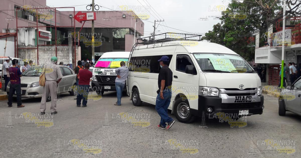 !Se manifiestan frente a la CFE!